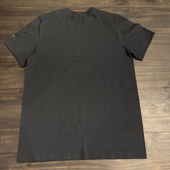 Nike Graphic T-Shirt Men’s Size Medium Cotton Black Neon Green StreetwearTee - Picture 6 of 6